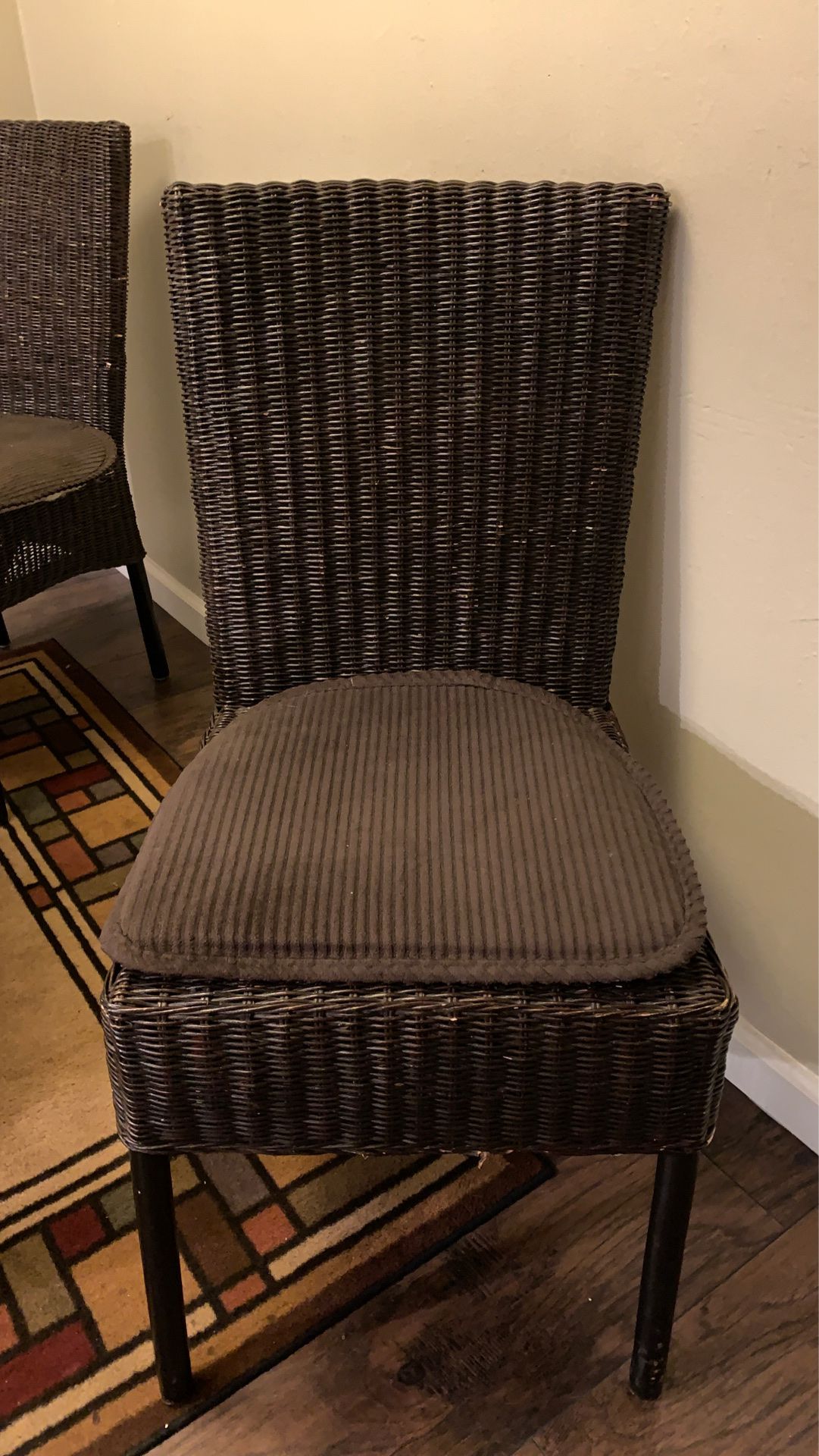 Set of 4 wicker chairs