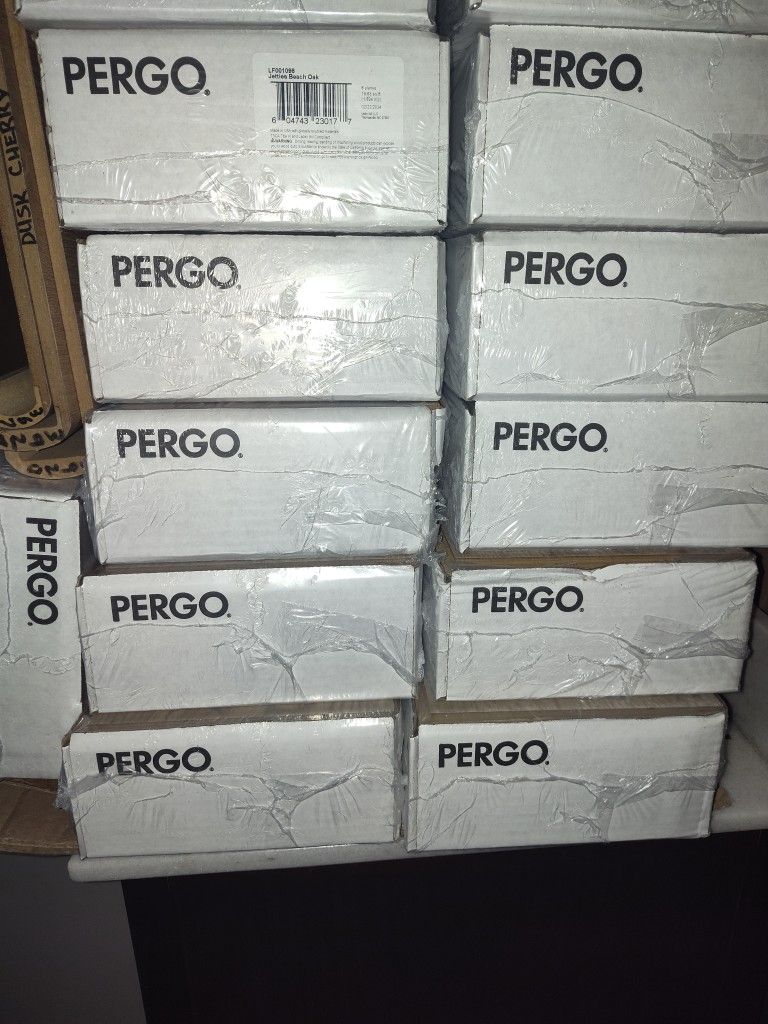 💥Sale💥 17 Boxes / 333 Sq Ft - PERGO Outlast + Waterproof Laminate Flooring - Jetties Beach Oak
