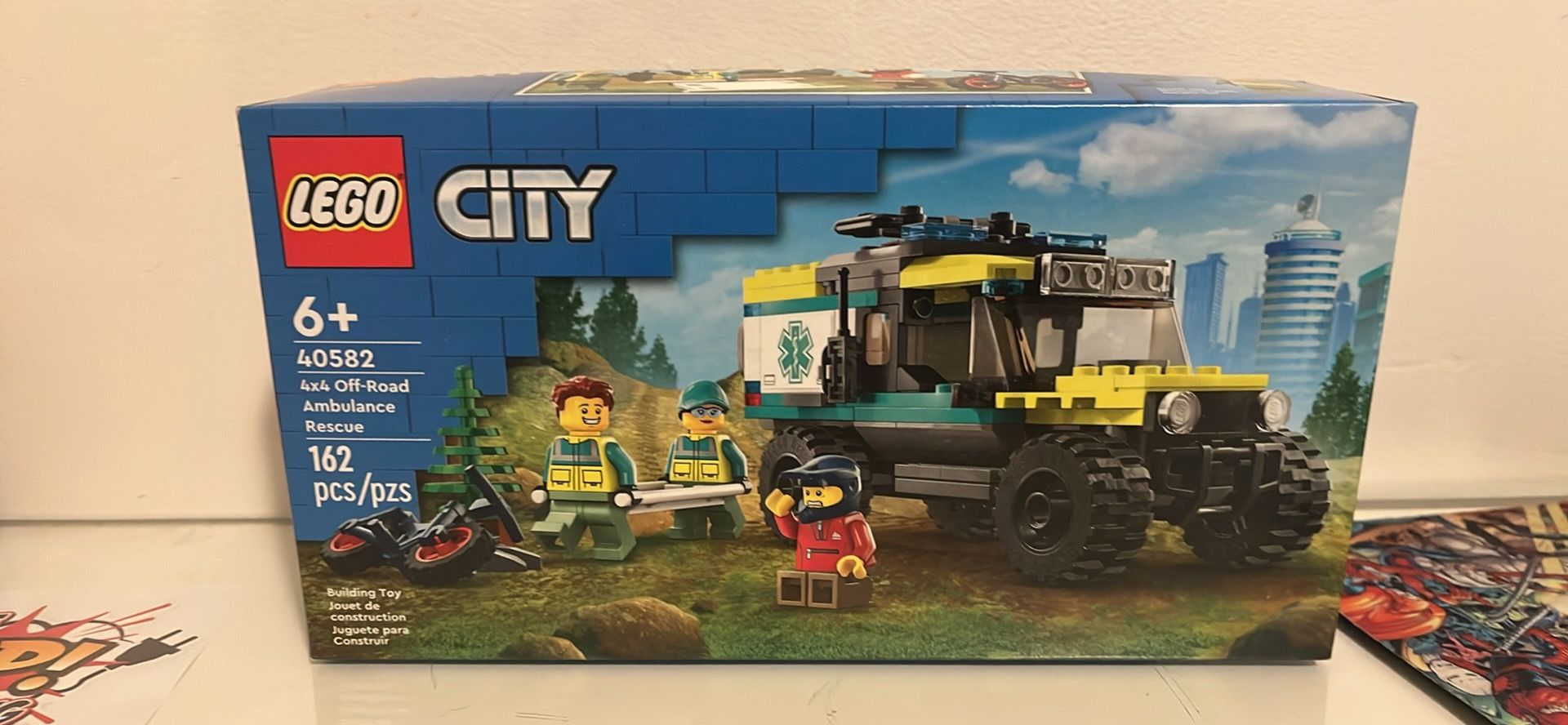 Lego GWP - 4x4 Off-Road Ambulance Rescue Set # 40582 - New Sealed in Box
