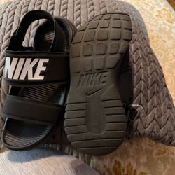 Nike Black Lightweight Sandals size 6