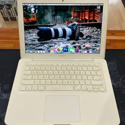APPLE MACBOOK Unibody 13” 8GB RAM 250GB SSD Photoshop//Final Cut fully working