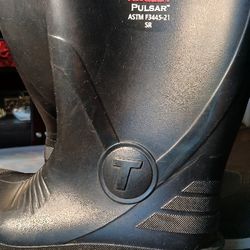 TINGLEY WATERPROOF WAFFLE BOTTOM SLIP RESISTENT WORK BOOTS. 