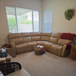 SECTIONAL COUCH
