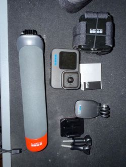 BRAND NEW GoPro HERO 11 Black/W Accessories