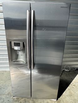Samsung refrigerator side by side stainless steel  with water and ice dispenser dimensions 68 7/8 height 35 7/8 width 32 depth in excellent working co