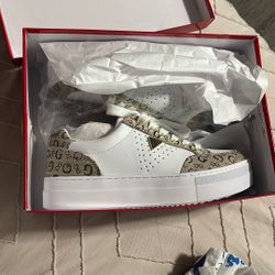 Pipere Platform Low-Top Sneakers