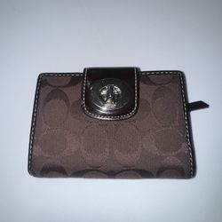 Authentic Coach Wallet – Dark Brown Exterior With Signature Pink Lining (Excellent Condition) 