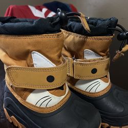 Toddlers snow boots size 7
