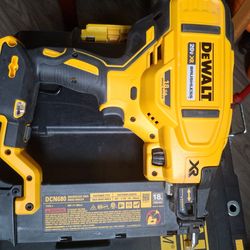 Dewalt 18 gauge 20 volt
