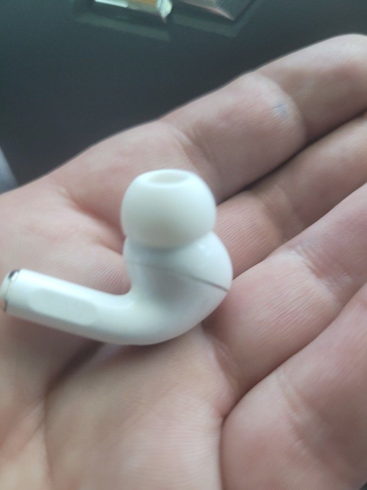 Air Pod Pro Left Ear Replacement Only MUST GO TODAY!!!!