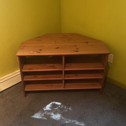 Corner Table - Stand 