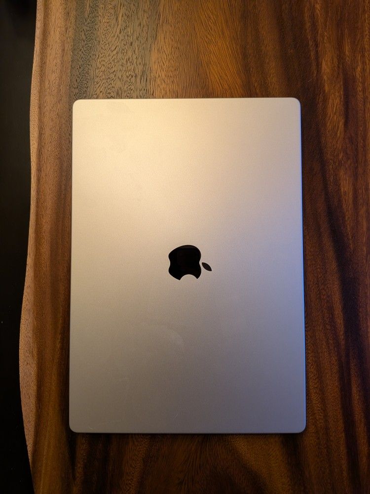 16 Inch MacBook Pro. M2 Max. 96 GB Ram. 2TB SSD.