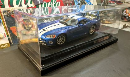 🔥Dodge Viper Diecast Model Car with Display Case🔥