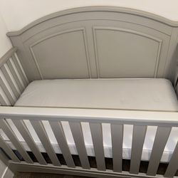 Crib w/ Mattress 