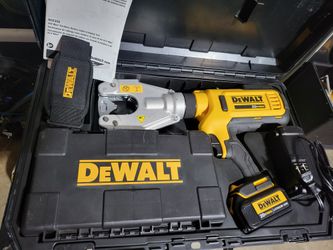 DEWALT 20V MAX CORDLESS DIELESS CABLE CRIMPING TOOL WITH (1) 20V 3.0Ah BATTERY, CHARGER AND CASE