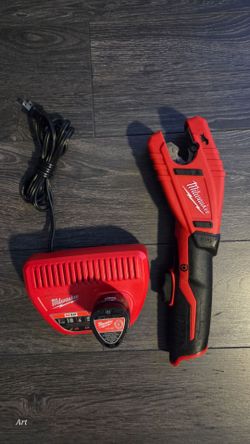 Milwaukee M12 Pipe Cutter with Battery and Charger
