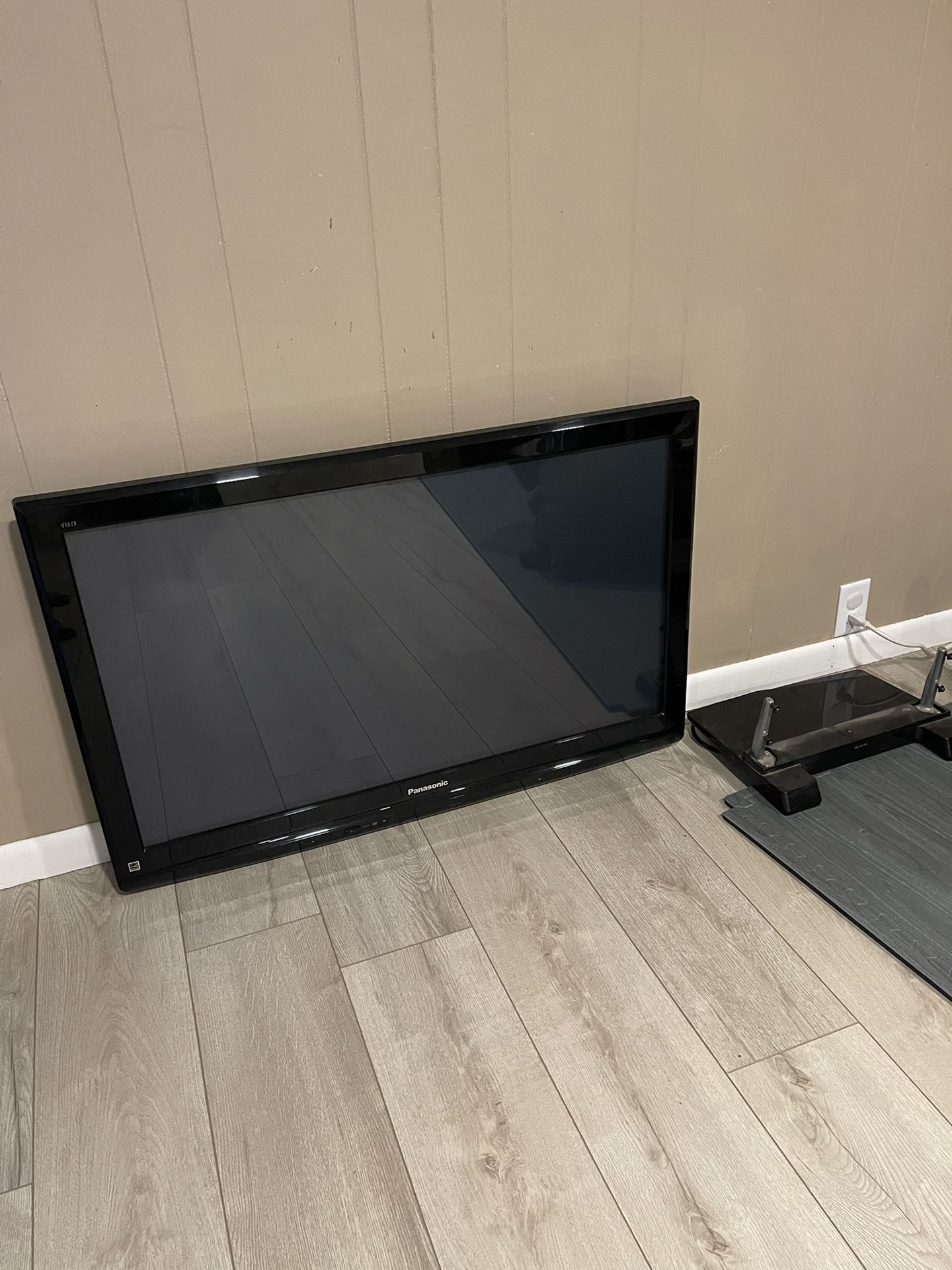 42” Panasonic plasma tv $70 Or Best Offer.