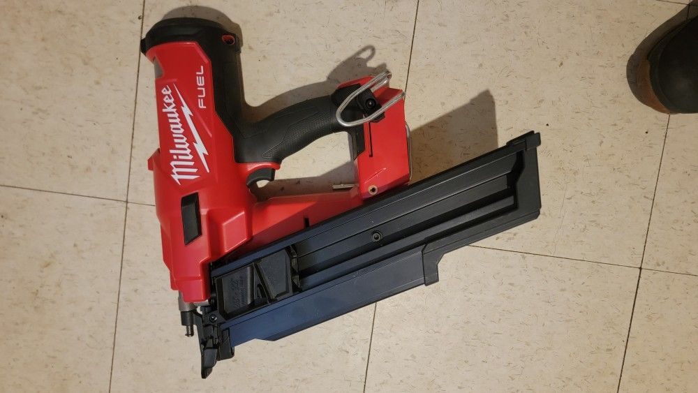 Milwaukee M18 Nail Gun
