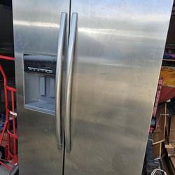 Whirlpool Refrigerator W/Ice Maker