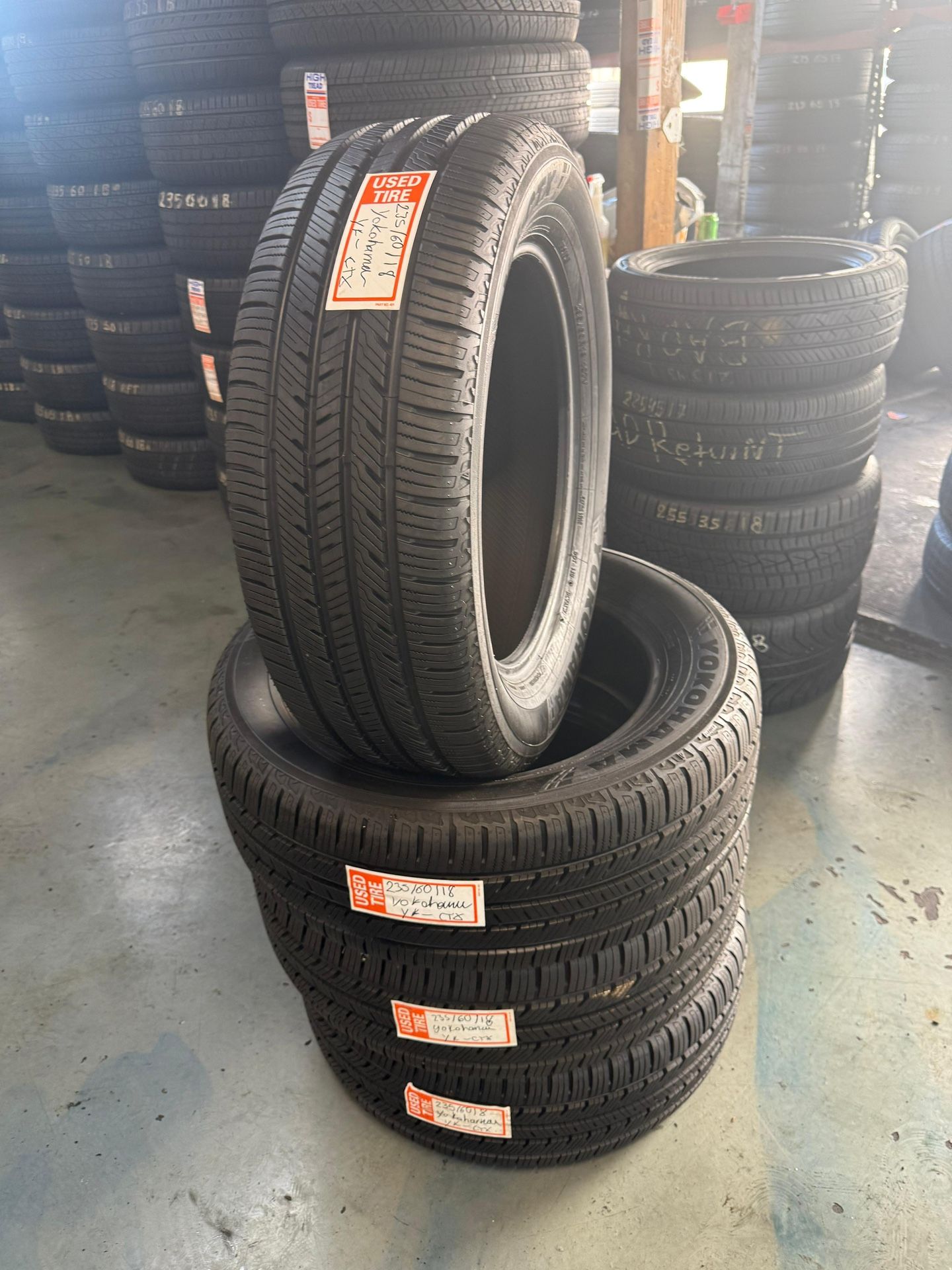 235/60/18 YOKOHAMA 4 TIRES SEMI NEW - DOT 2024