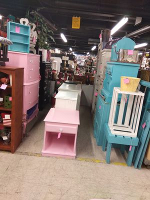Photo Lots of furniture starting price 45.00 & up ( located in Grandview mo Missouri