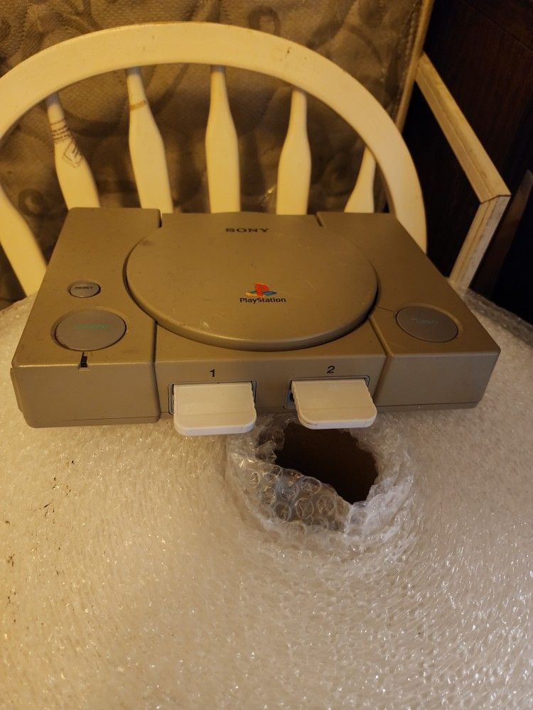 Sony PLAYSTATION 1 With Memory Cards