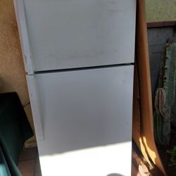 Whirlpool Refrigerator Very Clean!