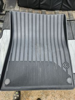 Rivian R1T Rubber Mats