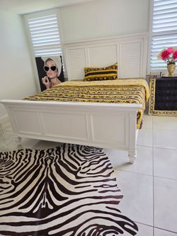 King size white costal bed