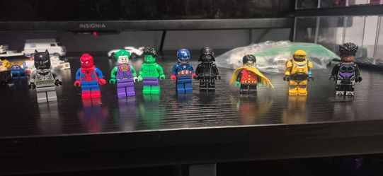 Superhero minifigures
