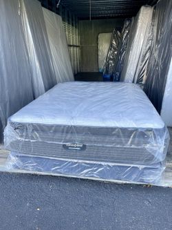 Brand New Beautyrest Queen Size Pillow Top Mattresss 