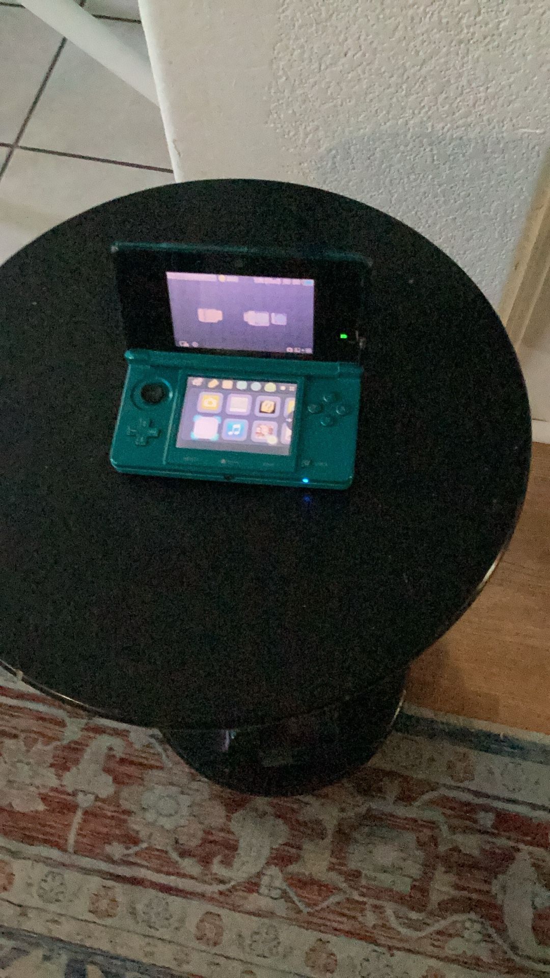 Nintendo DS works perfect excellent condition