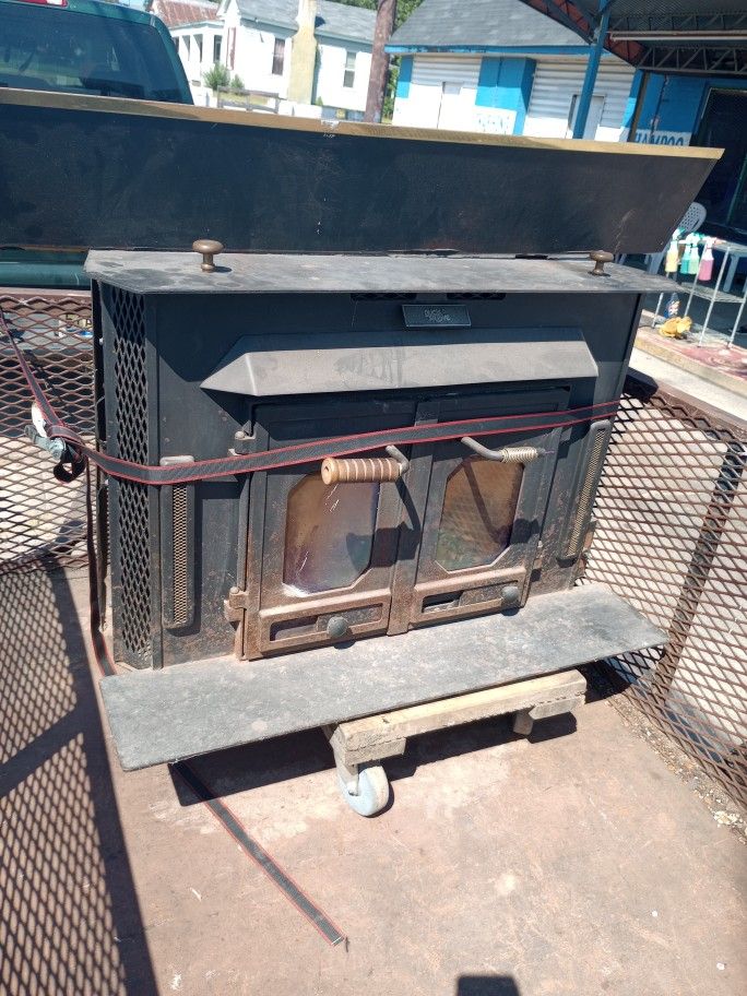 Antique Buck Stove With Blower
