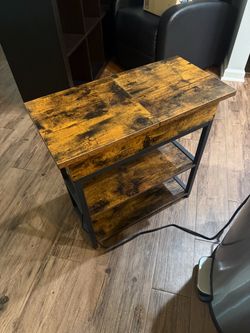 End Table w/ Charging Station