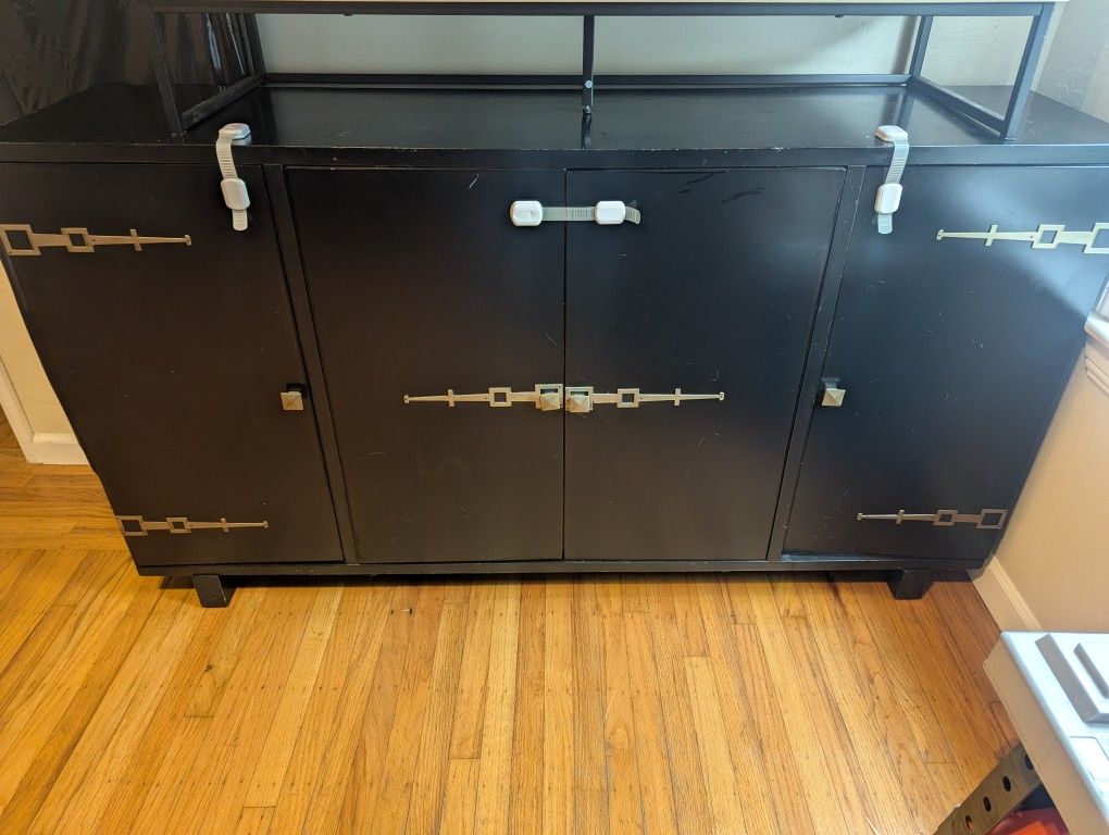 Black TV/ Cabinet