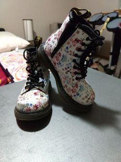 Dr. Marten girls boot size8