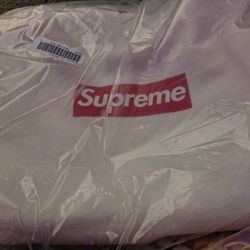 Supreme Sweater Size Medium