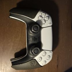 Ps5 Controller With kontrol freeks grips