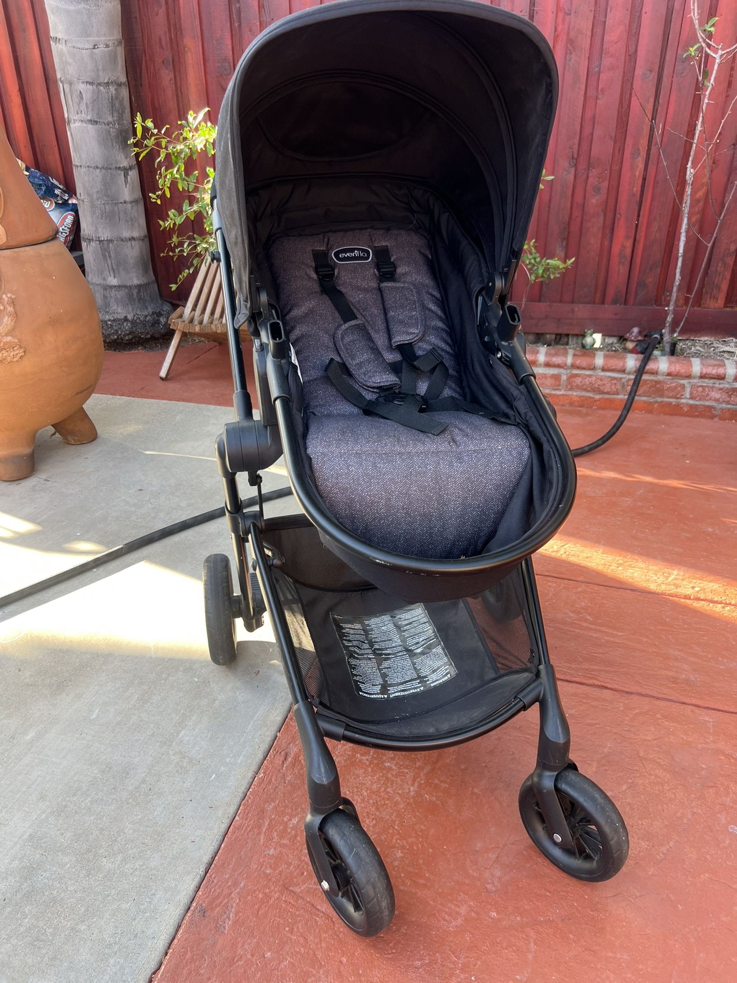 Evenflo Pivot Travel Stroller
