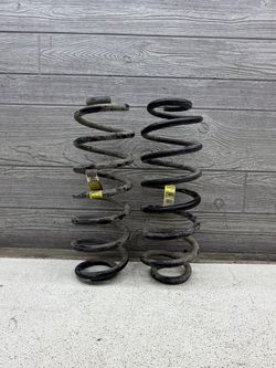2007-2014 Chevy Tahoe Rear Coil Spring OEM