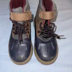 OSHKOSH BOYS BOOTS SIZE 13