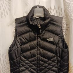 North Face Size Medium Black Down Vest