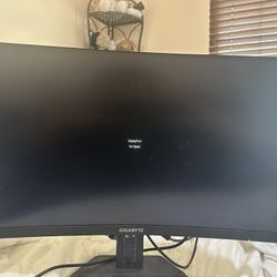 Gigabyte G27FC 27” Curved Gaming Monitor – Great Condition!