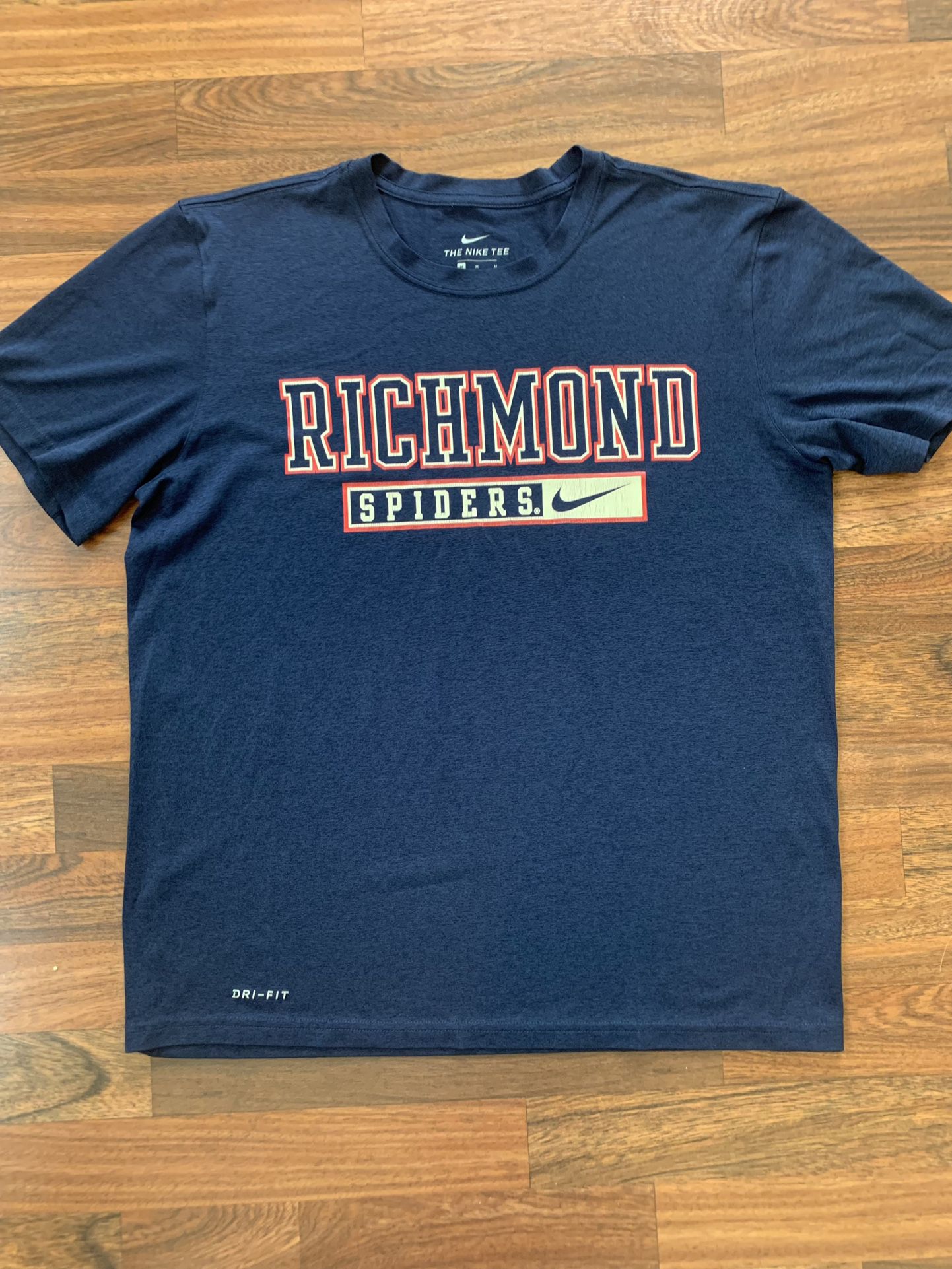 The Nike Tee Dri-Fit Men’s Size M Richmond Spiders Athletic Cut Navy Blue