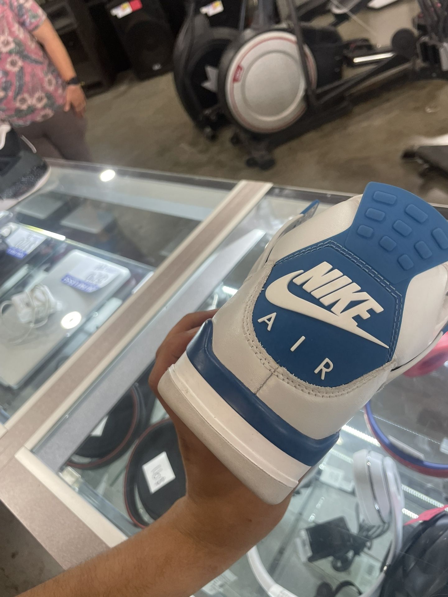 Jordan 4 Blue Size 9.5