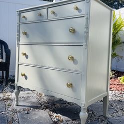 Beautiful Dresser/ Chest Of Drawers 