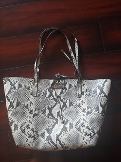 Guess reversible purse set