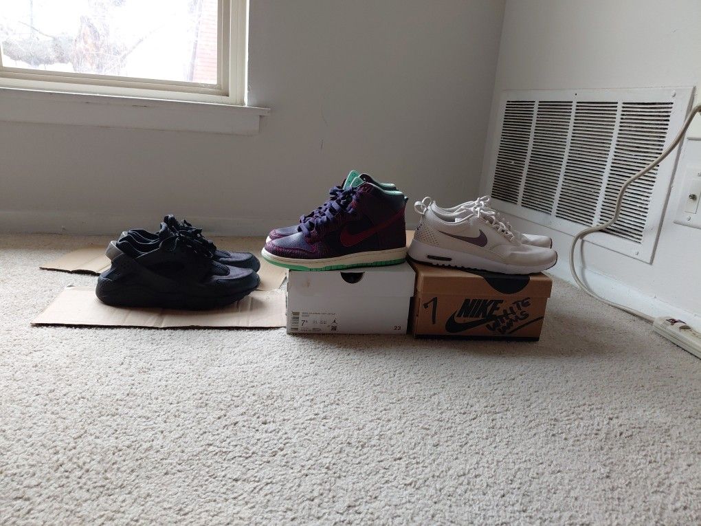 Nike 3/$25 Good For Re Sellers Its Still Available Don't Ask NE Philly