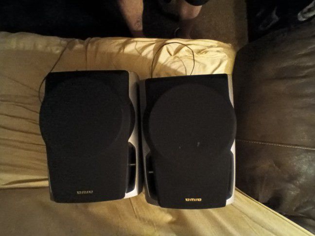 Aiwa 2 Pair Speakers 100w
