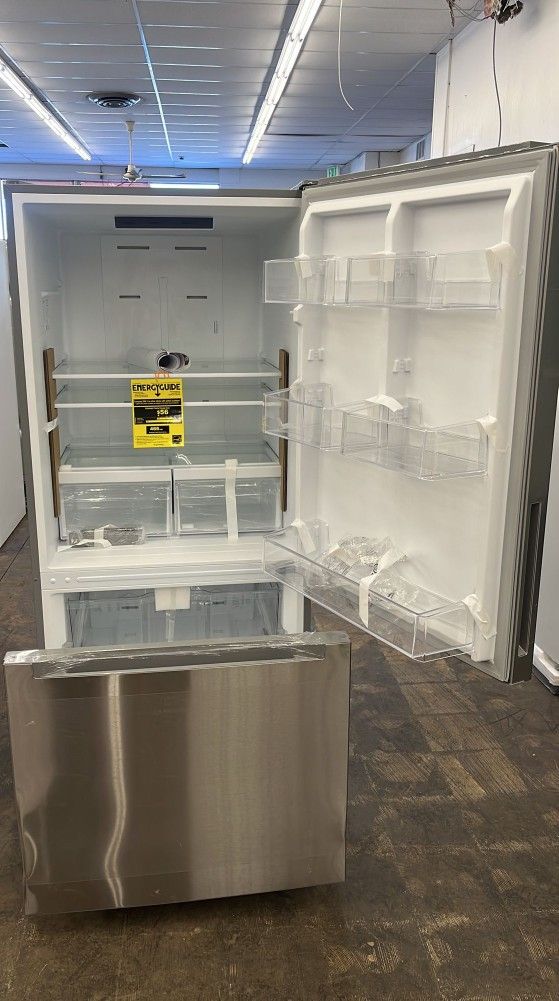 VISSANI MDBF18SS 18.7 cu. ft. Bottom Freezer Refrigerator for Sale in